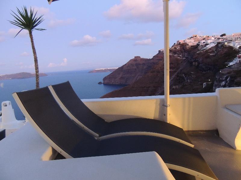 Trieris Villa & Suites Fira  Ngoại thất bức ảnh